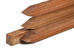 Hardhouten palen met punt, houtsoort: Azobé 4-zijdig